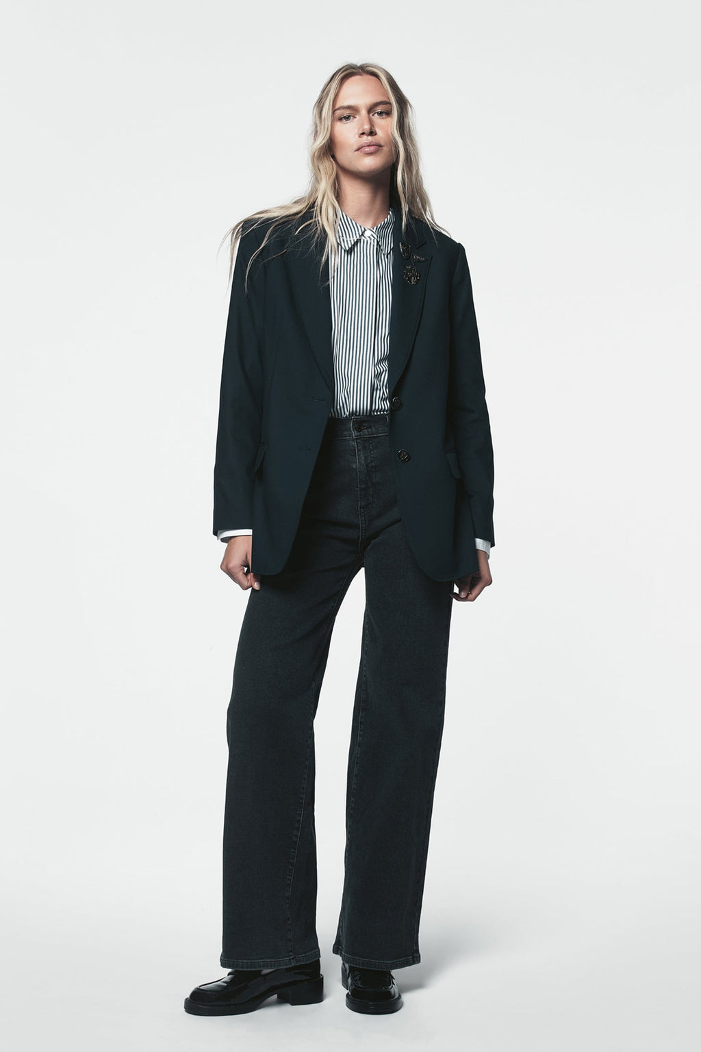 TWO BUTTON BLAZER