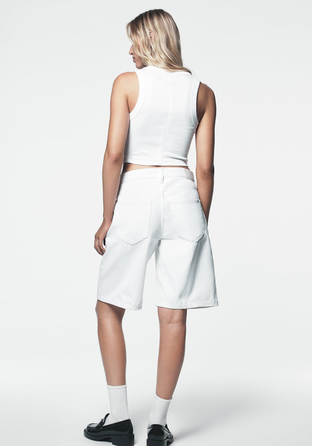 MID-RISE RELAXED DENIM SHORT