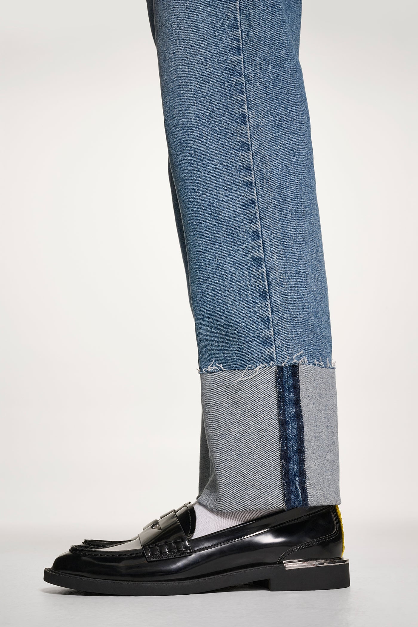 HIGH-RISE RAW-EDGE CUFFED STRAIGHT LEG JEANS