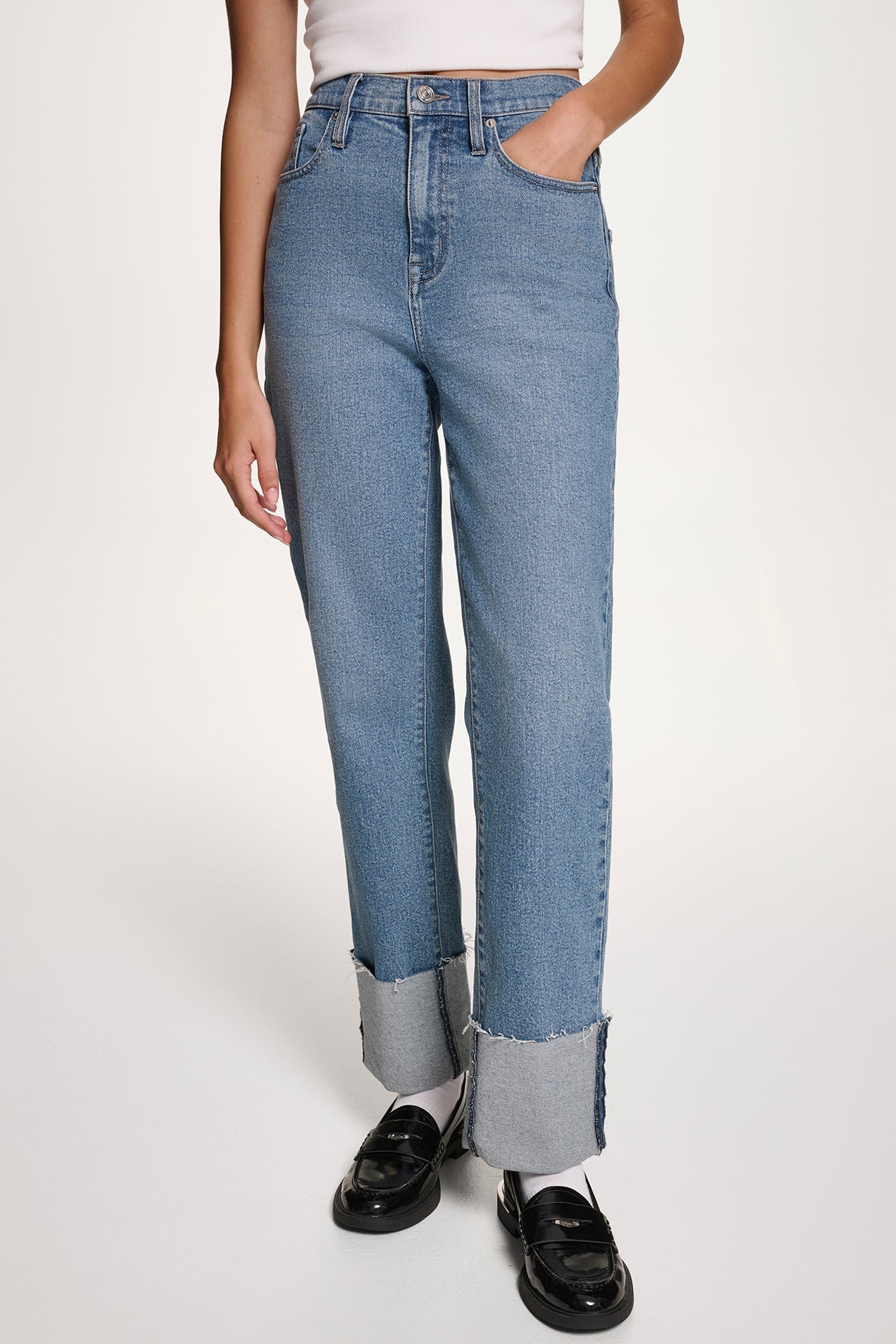HIGH-RISE RAW-EDGE CUFFED STRAIGHT LEG JEANS
