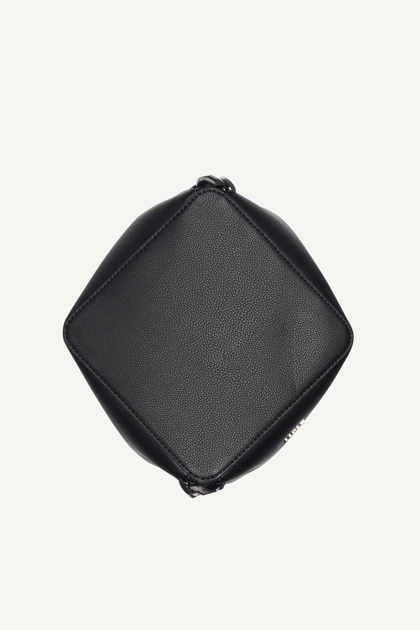 RIONA CHAIN BUCKET BAG