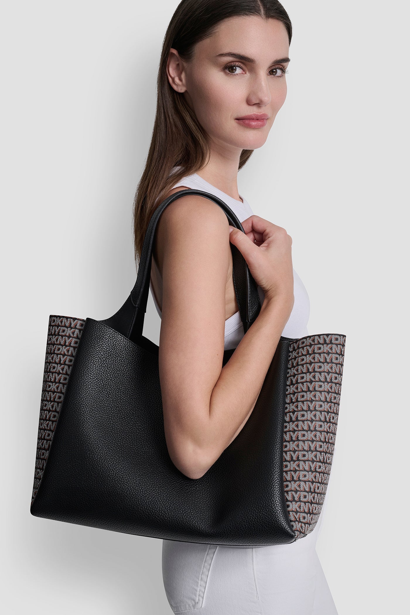 WILLA NEW YORK LOGO TOTE