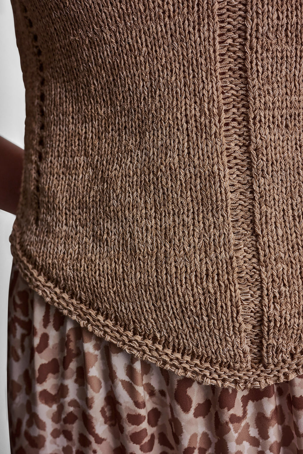 CURVED HEM RIB DETAIL CAMI