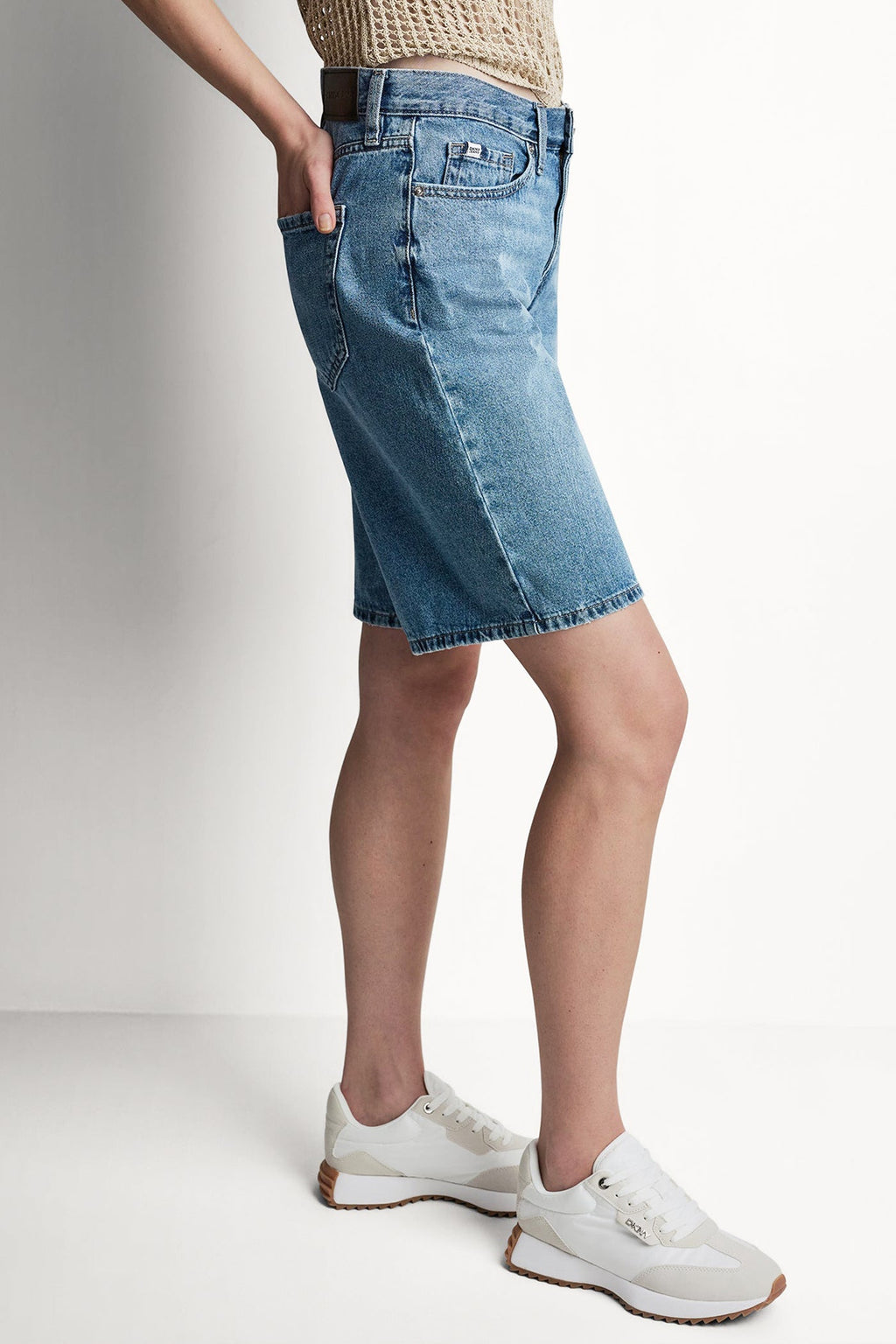 MID-RISE RELAXED DENIM SHORT