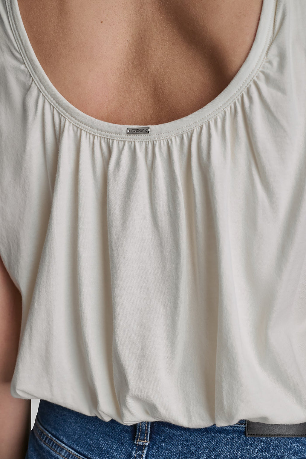 SLEEVELESS RUCHED TOP