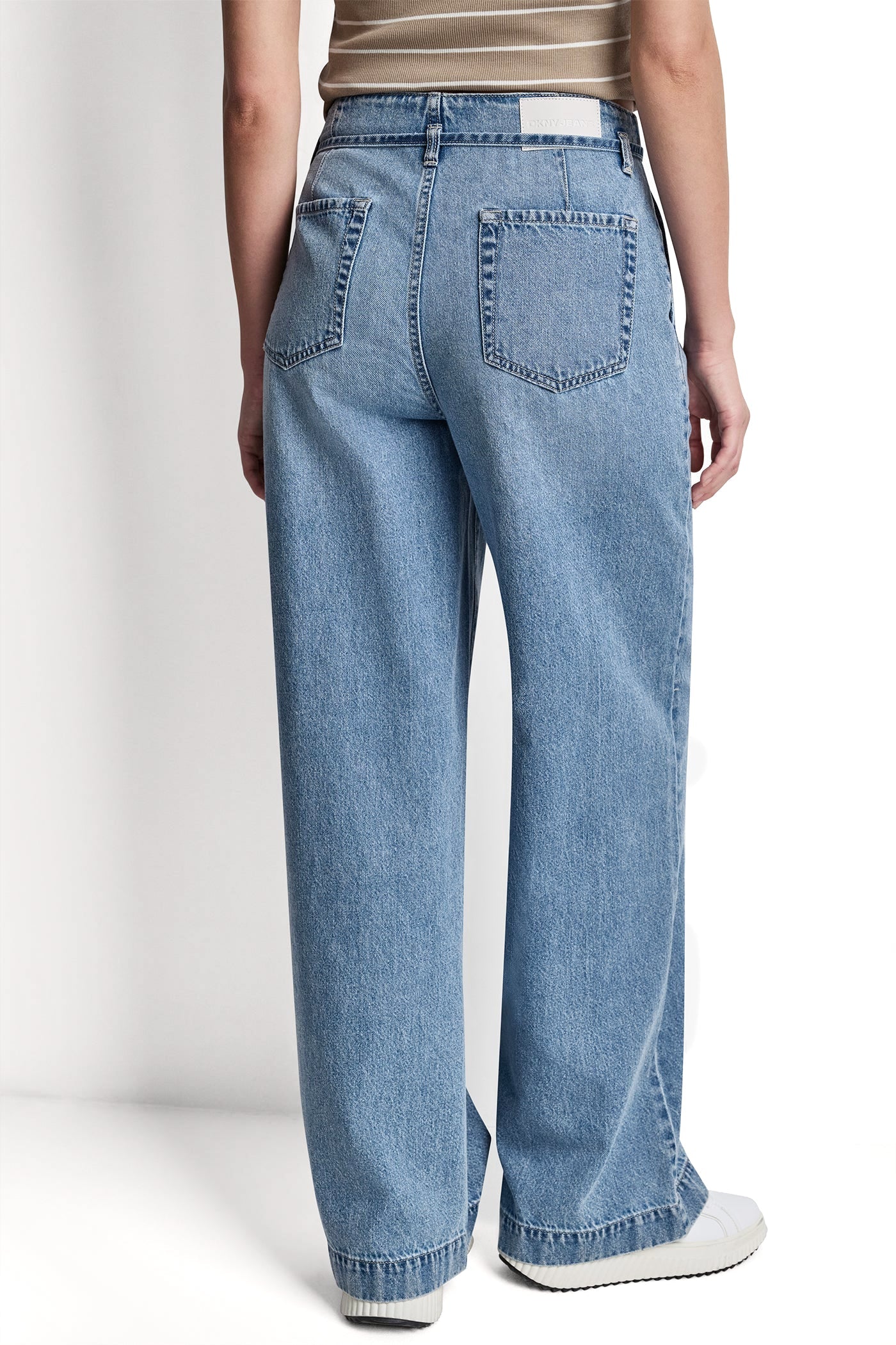 HIGH-RISE WIDE LEG JEAN