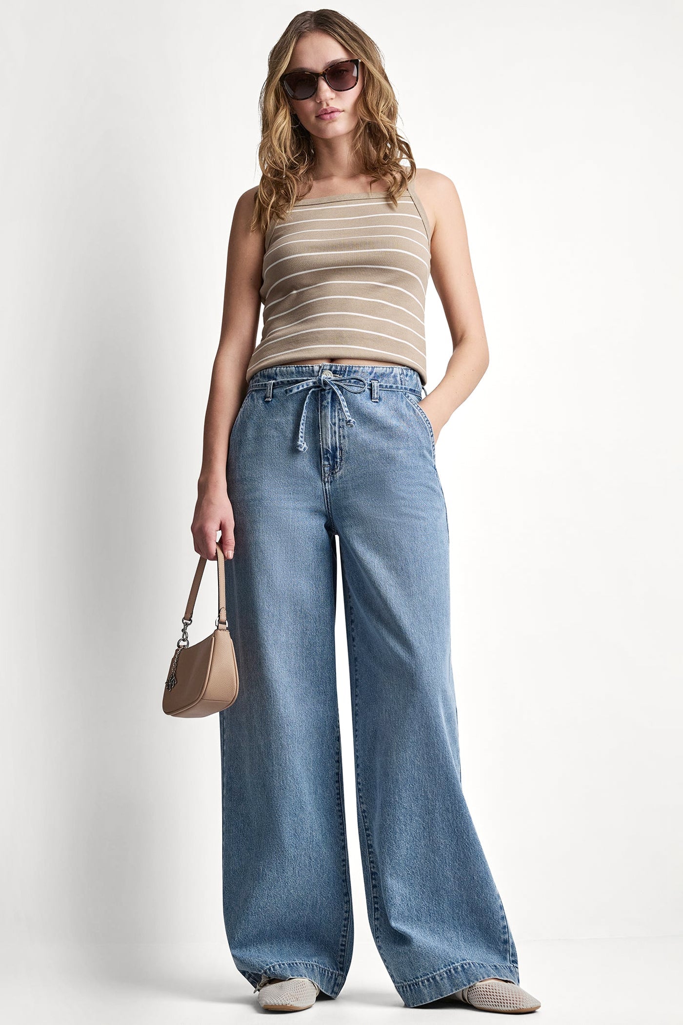 HIGH-RISE WIDE LEG JEAN