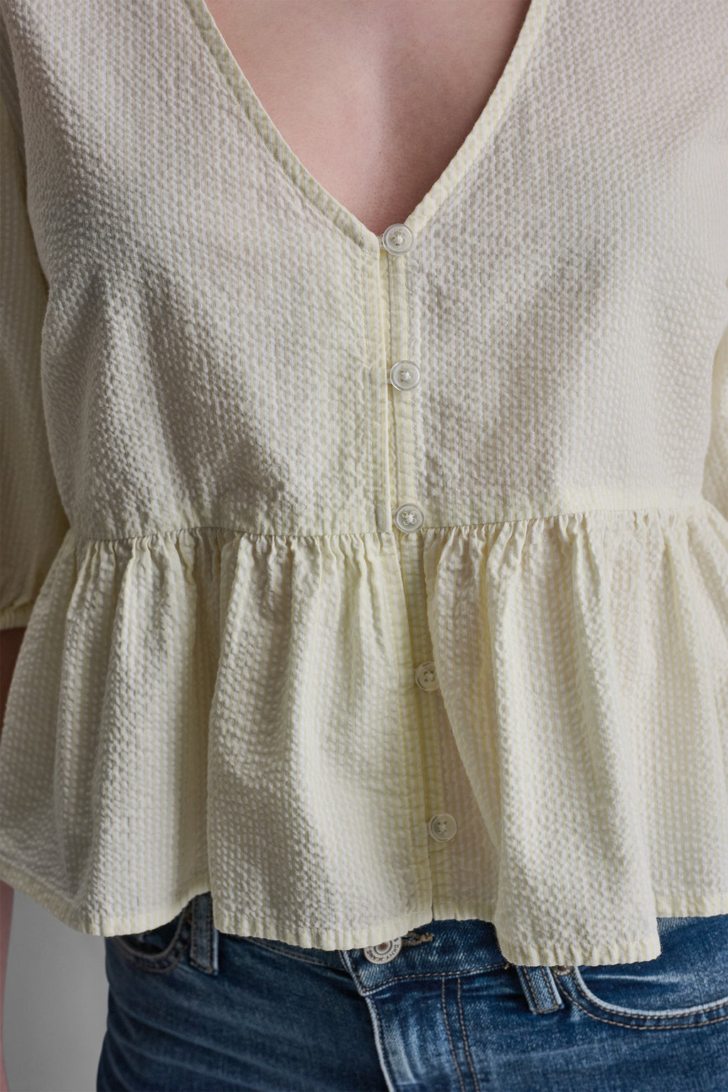 PUFF SLEEVE V-NECK SHIRT
