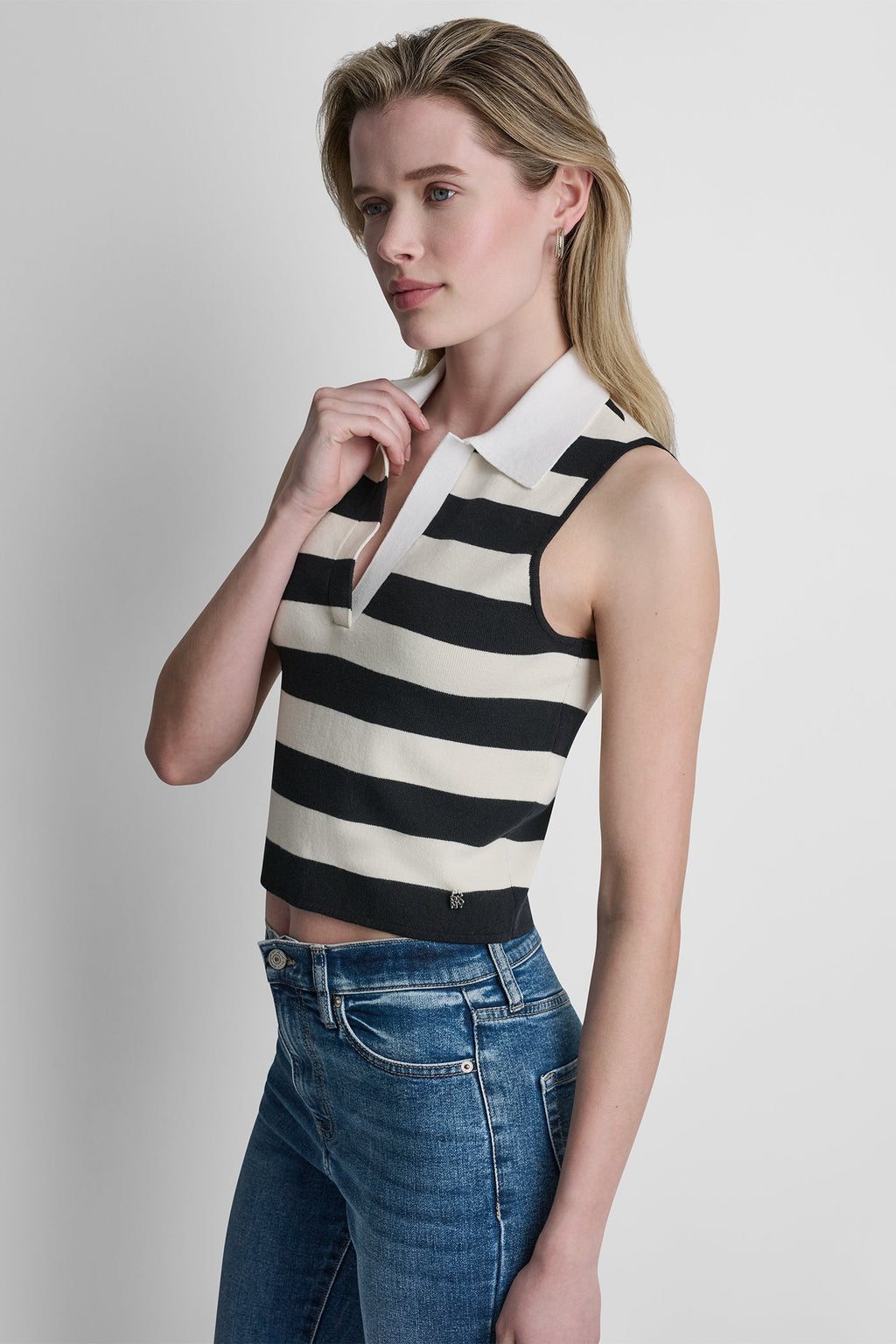 STRIPED SLEVELESS POLO SWEATER