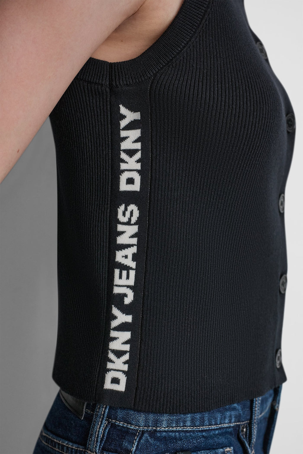 CROPPED SLEEVELESS LOGO TRIM SWEATER