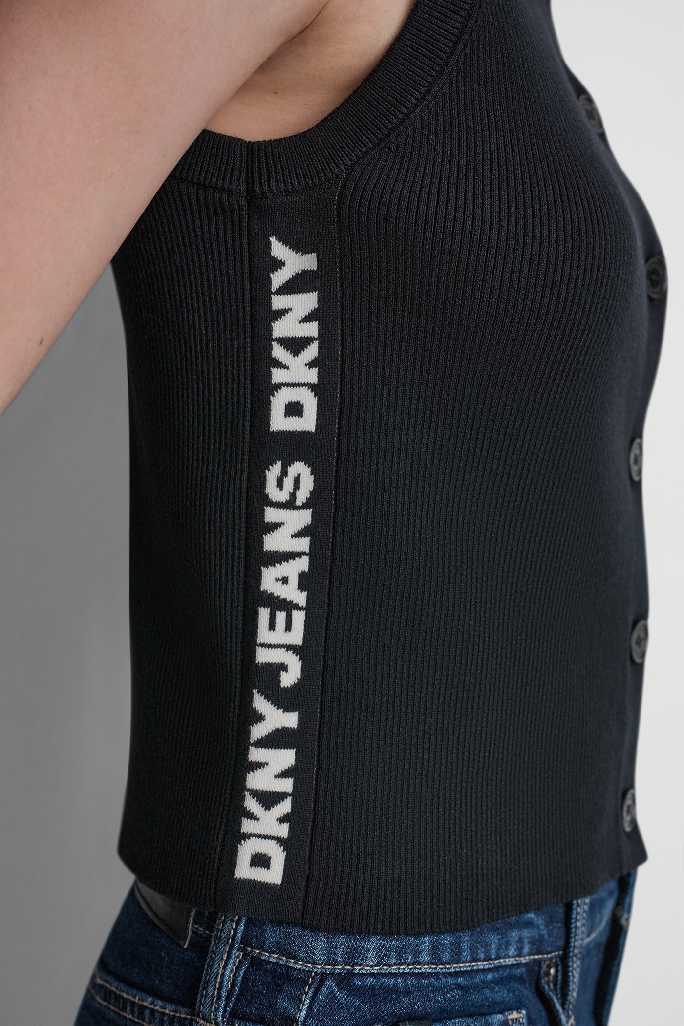 CROPPED SLEEVELESS LOGO TRIM SWEATER