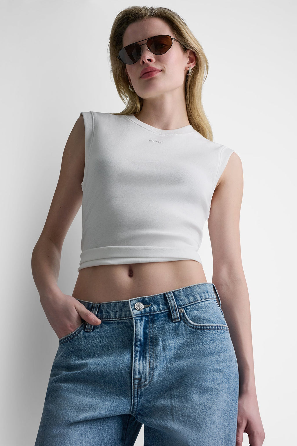 CREW NECK SLEEVELESS TEE