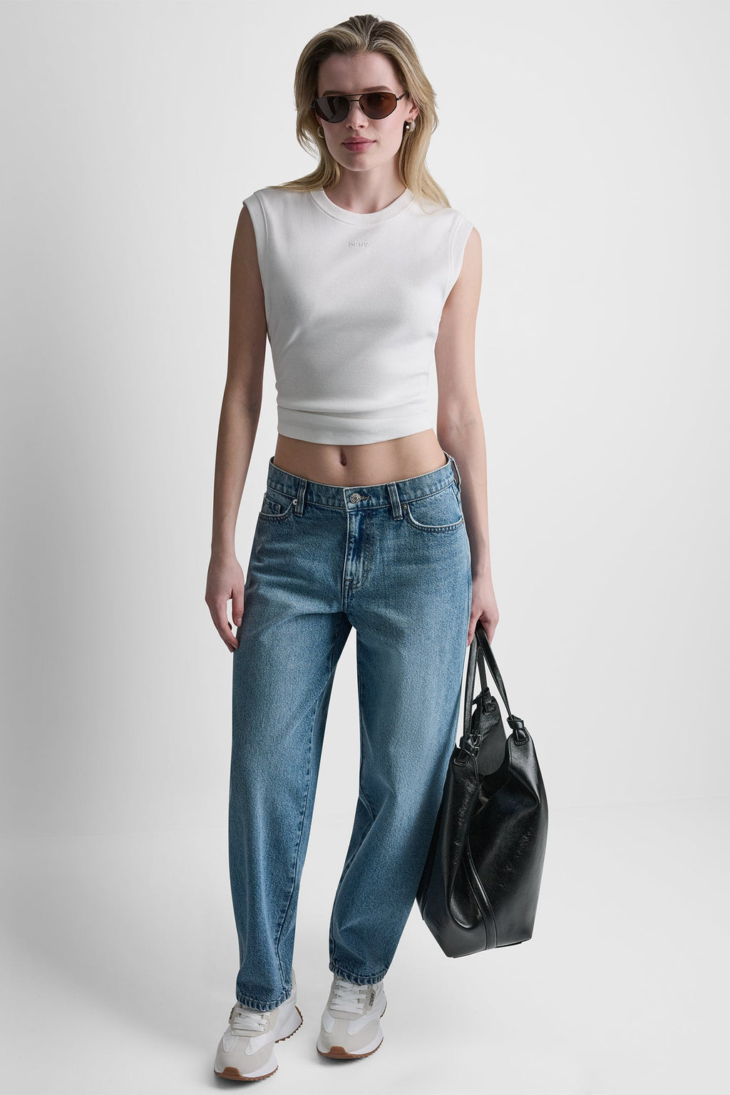 CREW NECK SLEEVELESS TEE