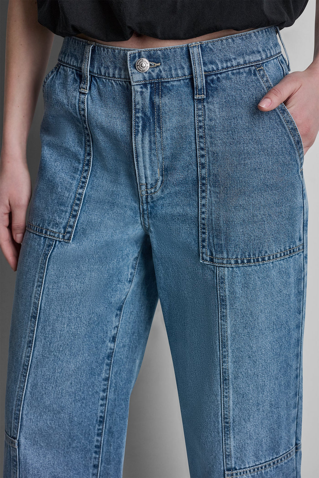 HIGH-RISE WIDE-LEG UTILITY ANKLE JEAN