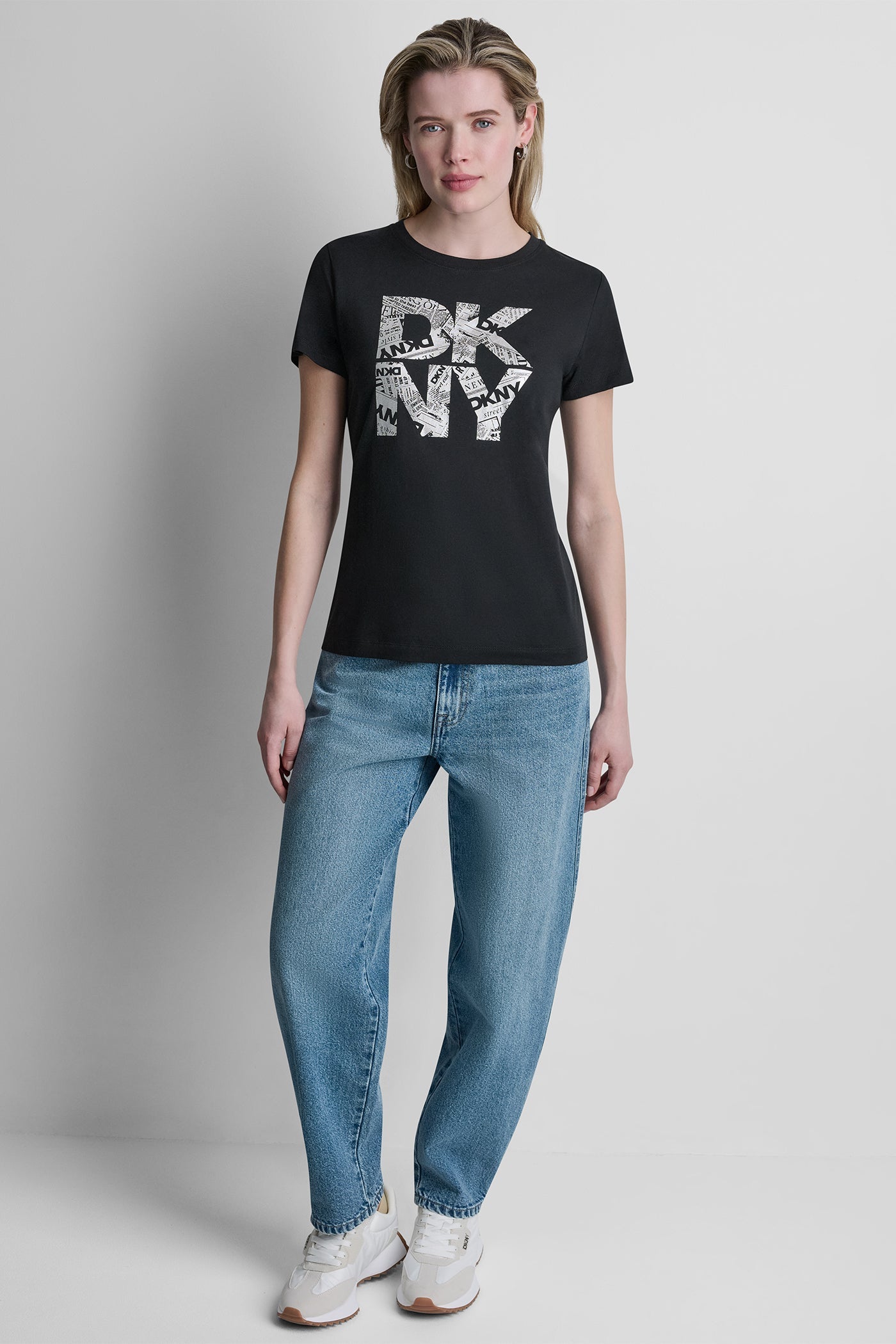NEWSPRINT DKNY STACKED LOGO TEE