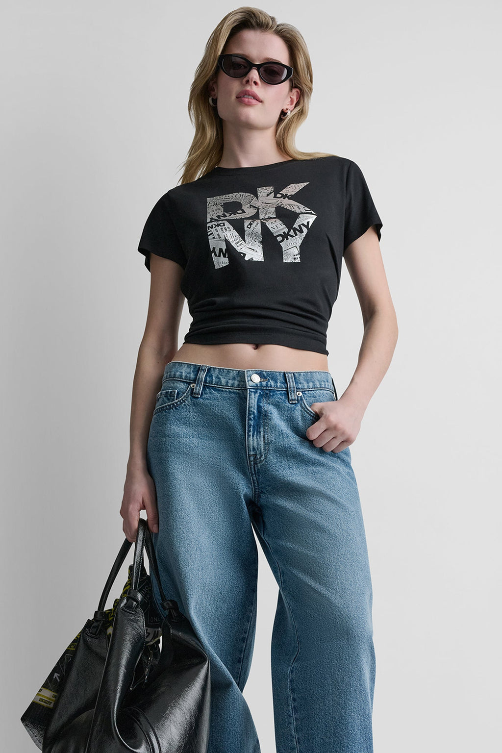 NEWSPRINT DKNY STACKED LOGO TEE