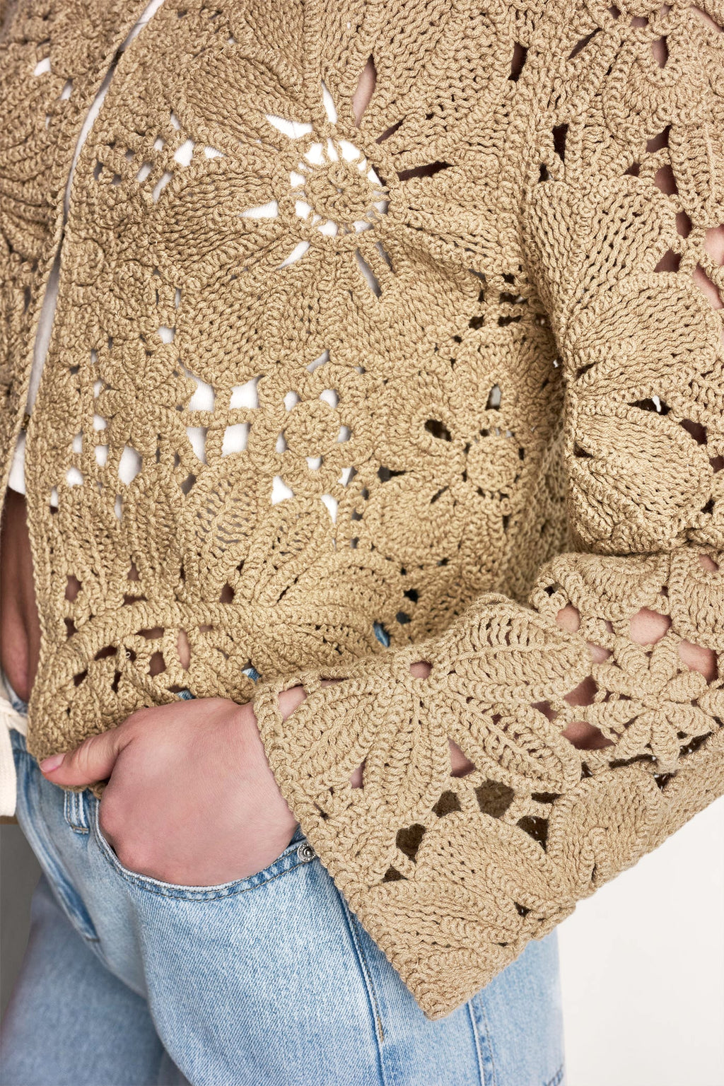 FLORAL CROCHET CARDIGAN WITH SCALLOP HEM