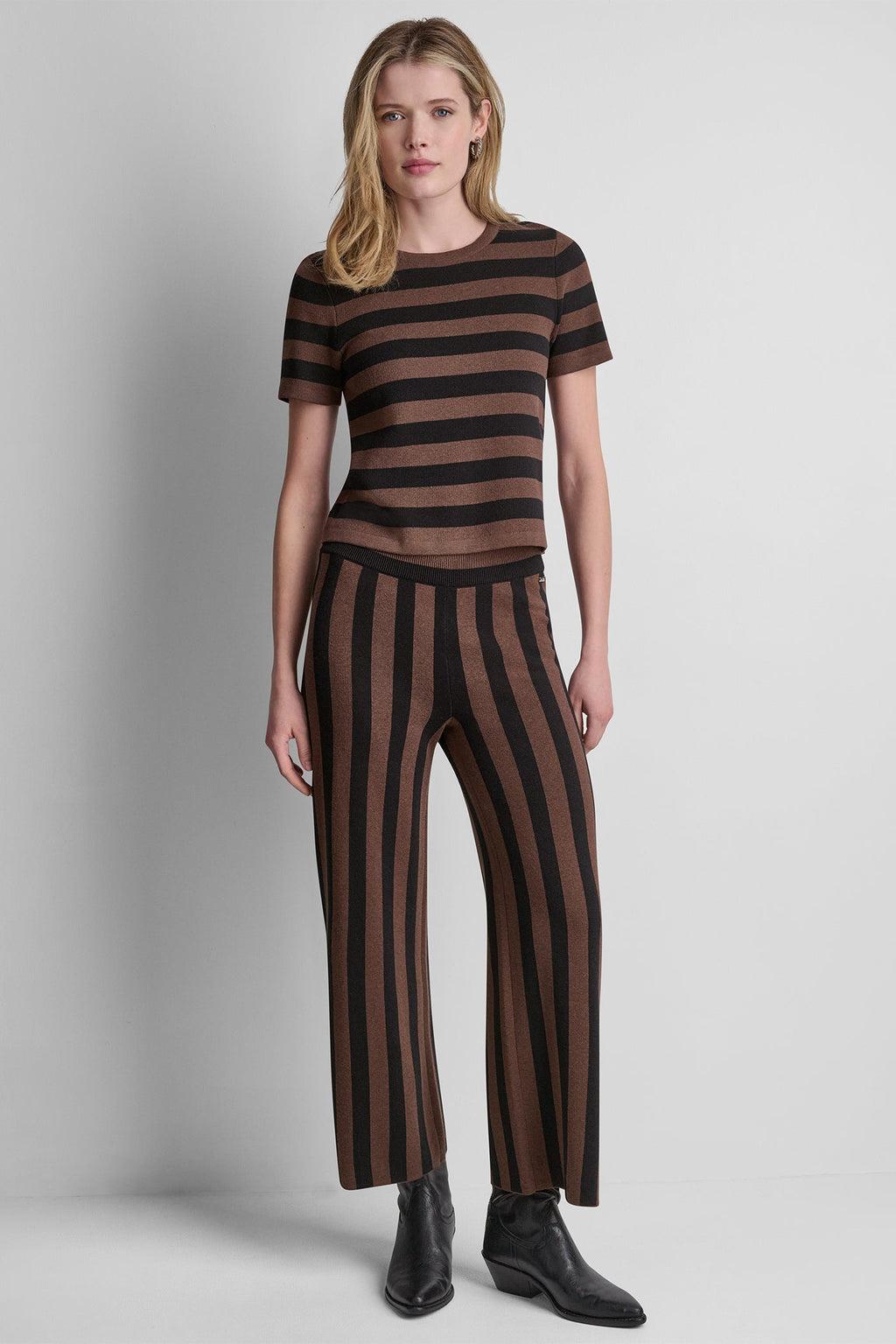 SHORT SLEEVE STRIPE SWEATER