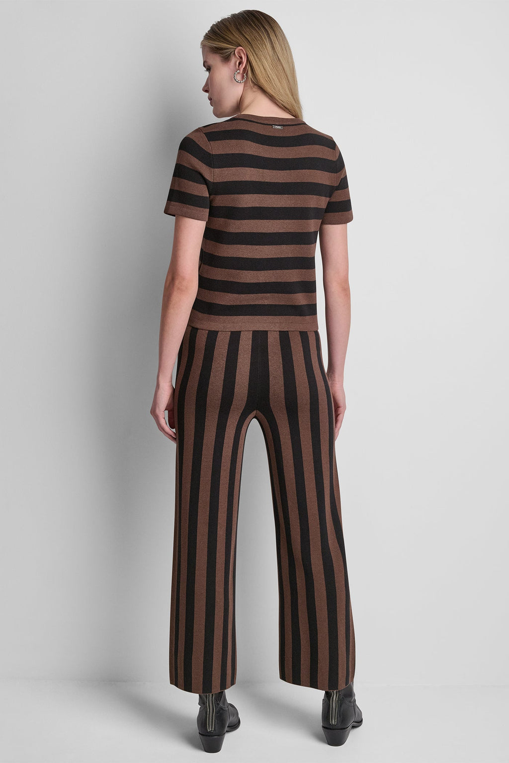 SHORT SLEEVE STRIPE SWEATER
