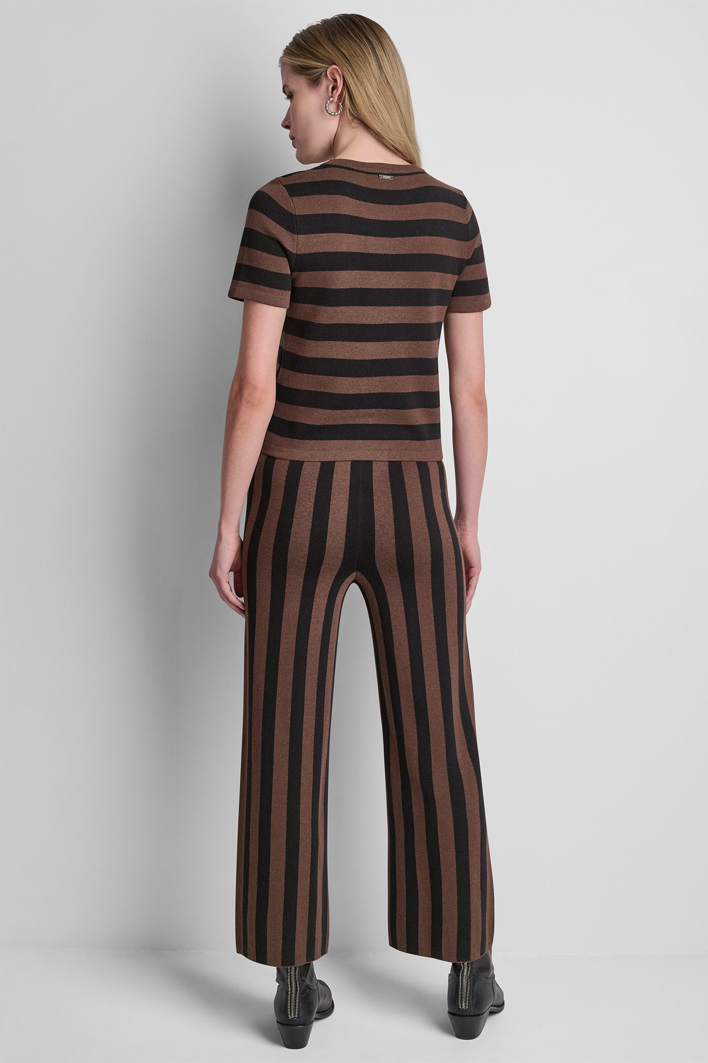 SHORT SLEEVE STRIPE SWEATER