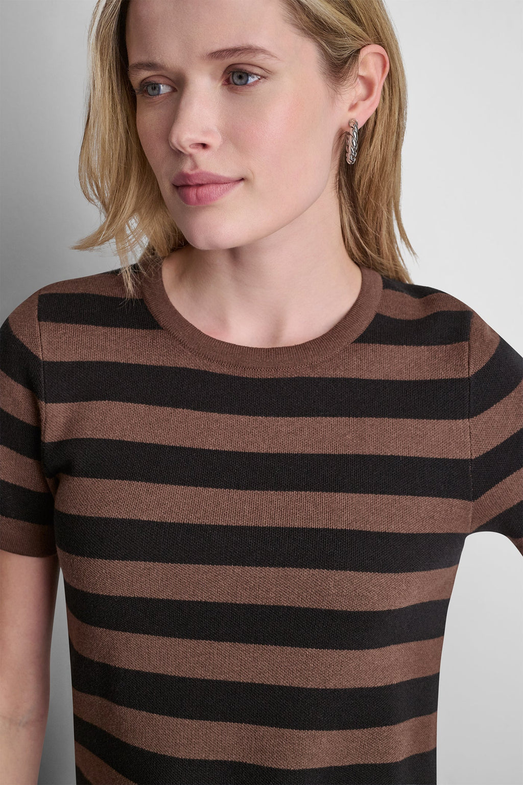 SHORT SLEEVE STRIPE SWEATER