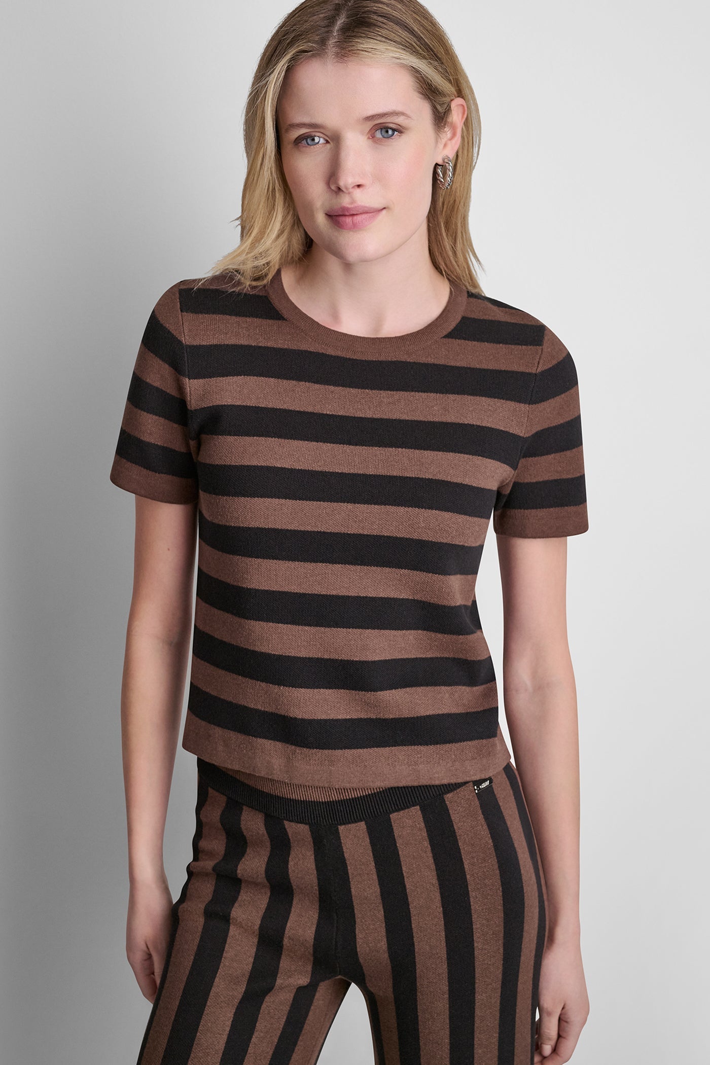 SHORT SLEEVE STRIPE SWEATER