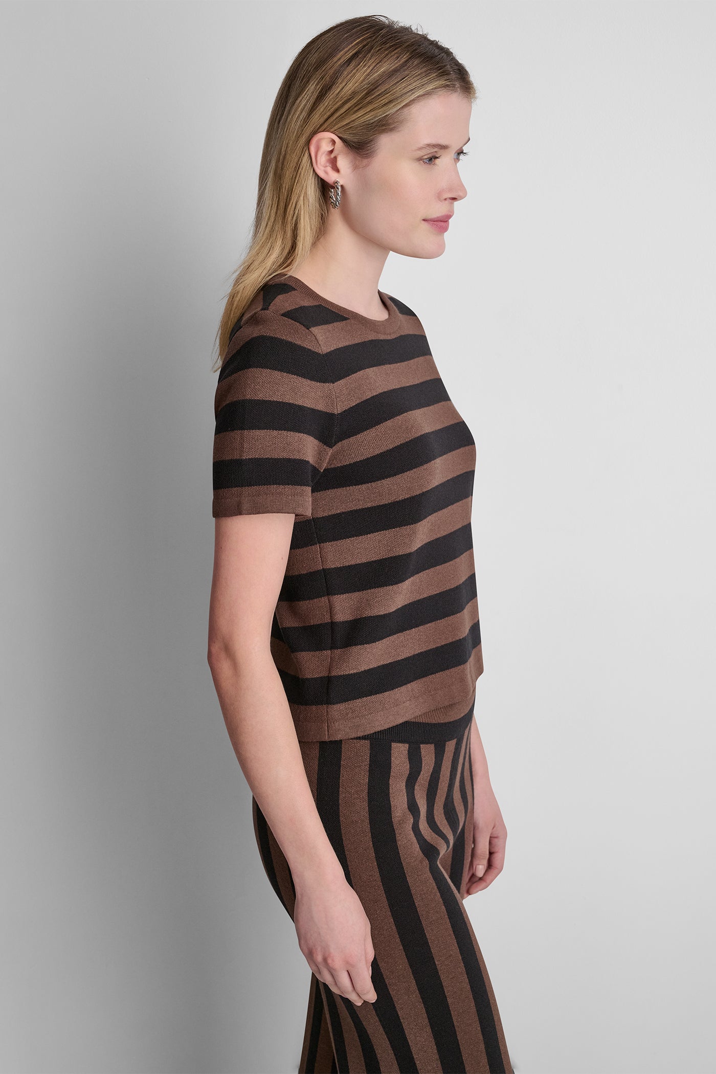 SHORT SLEEVE STRIPE SWEATER