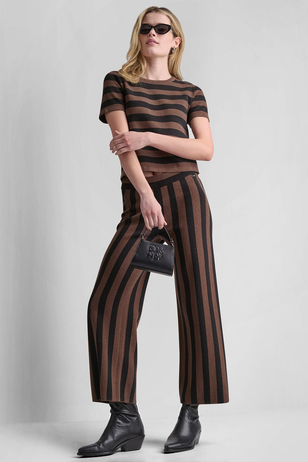 SHORT SLEEVE STRIPE SWEATER