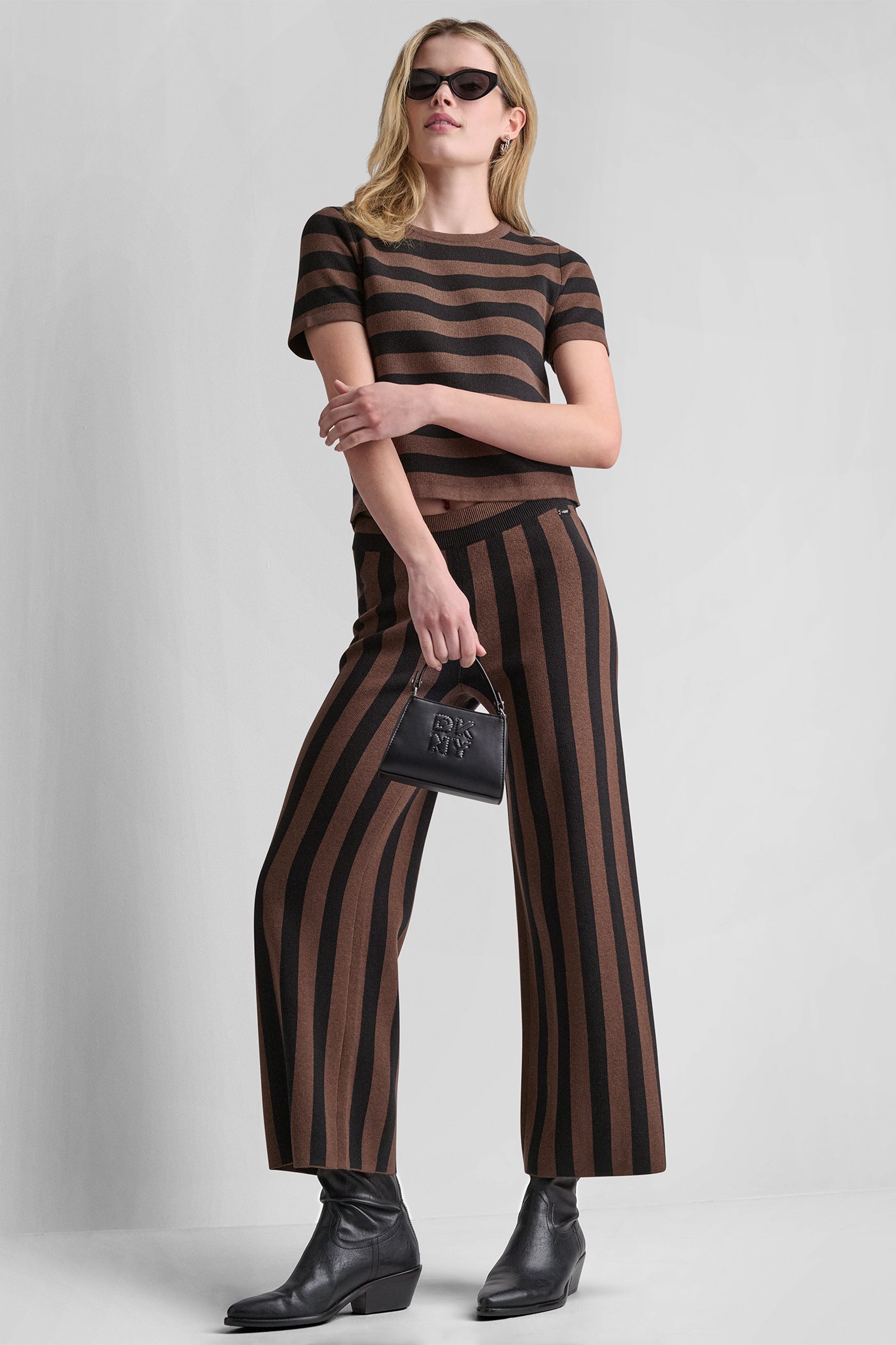 SHORT SLEEVE STRIPE SWEATER