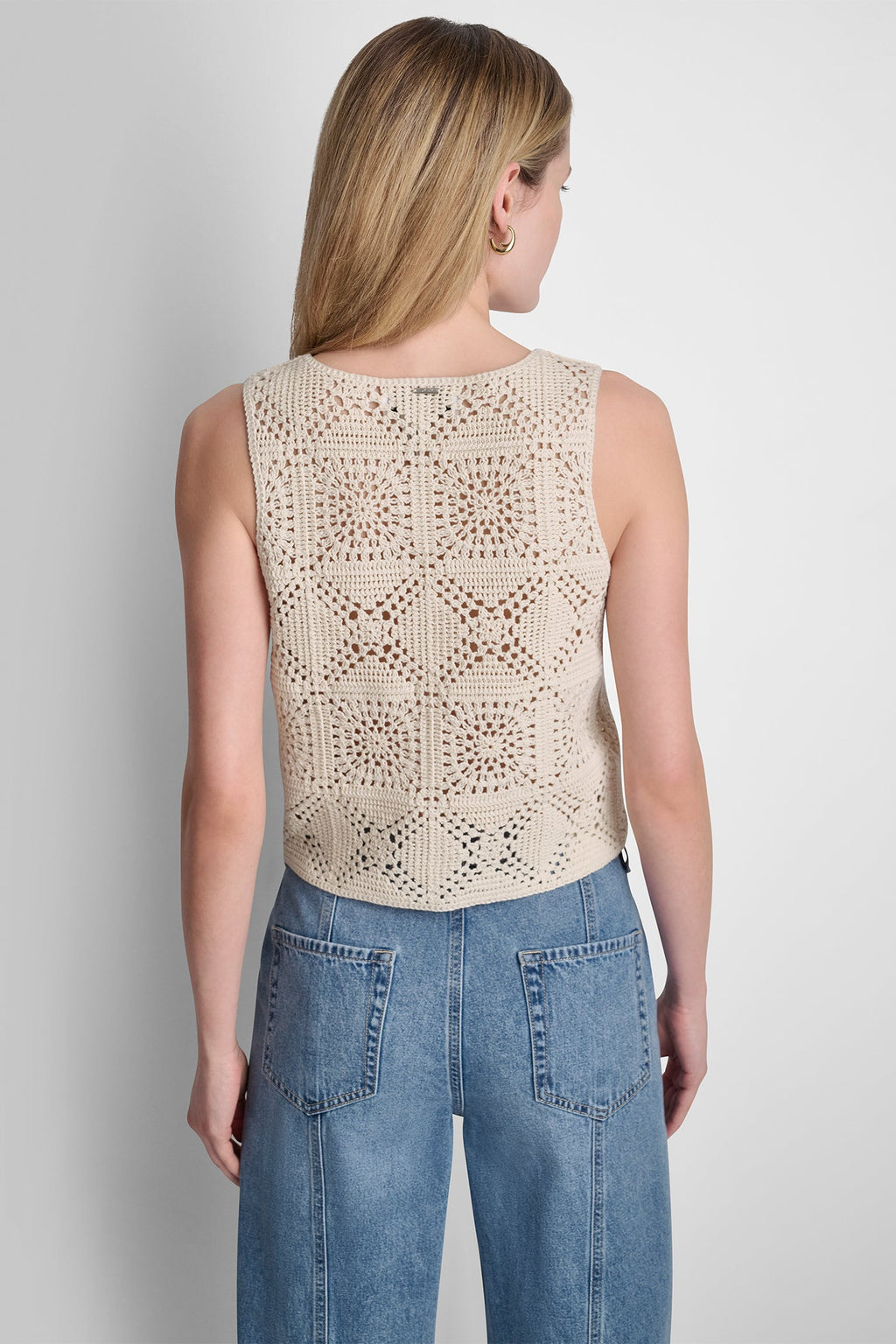 SLEEVELESS CROCHET SQUARE SWEATER