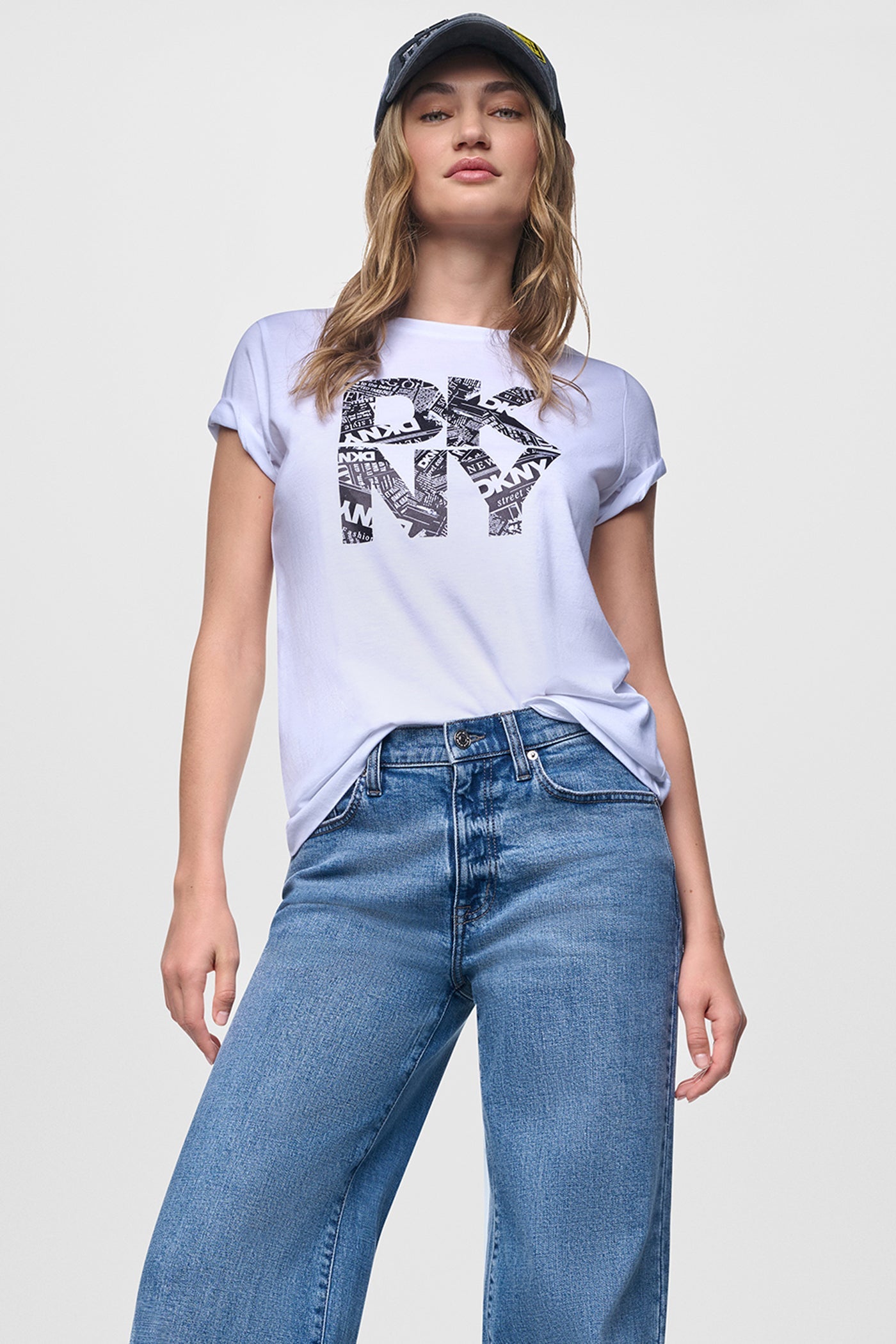 NEWSPRINT DKNY STACKED LOGO TEE