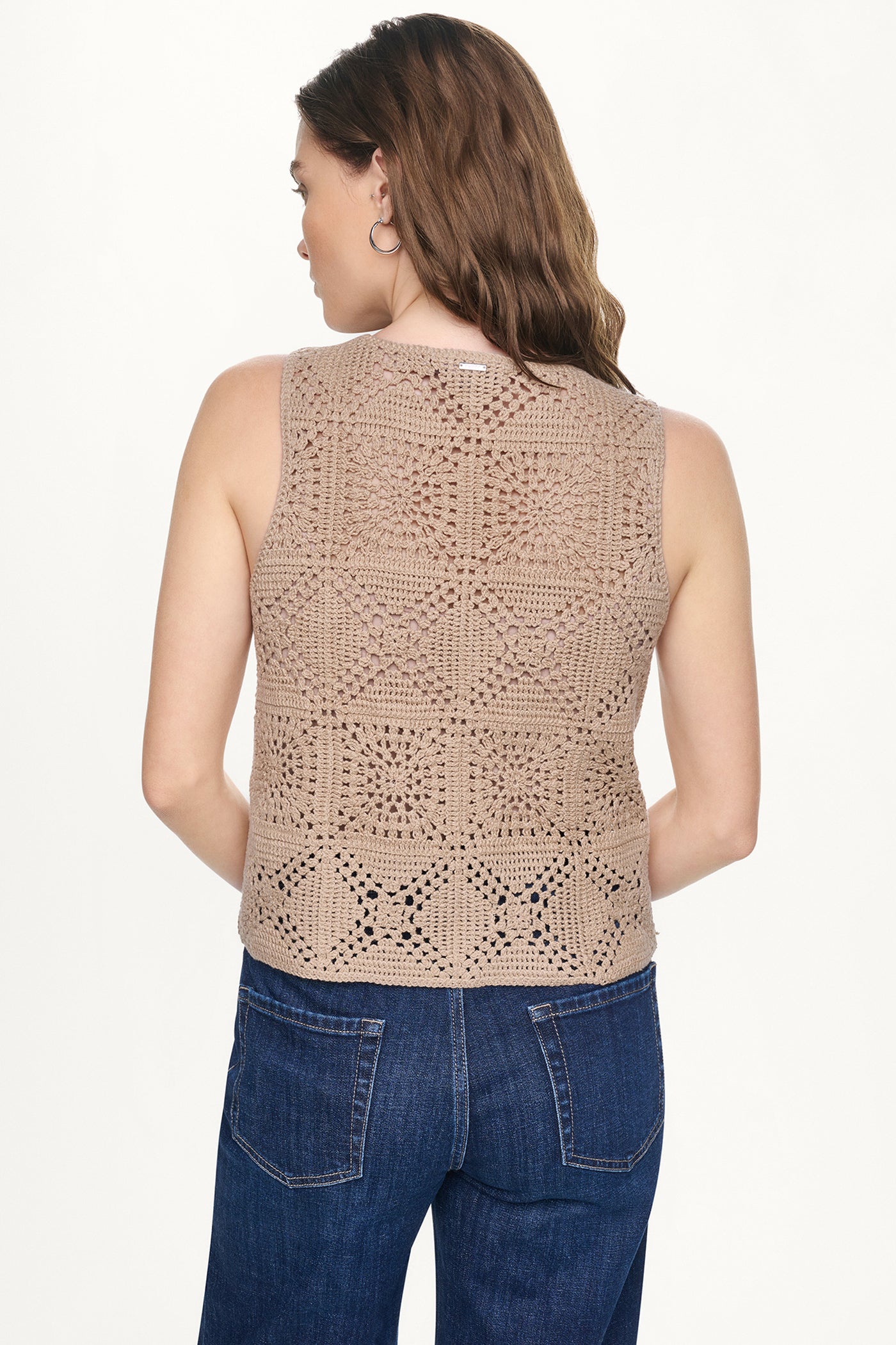 SLEEVELESS CROCHET SQUARE SWEATER