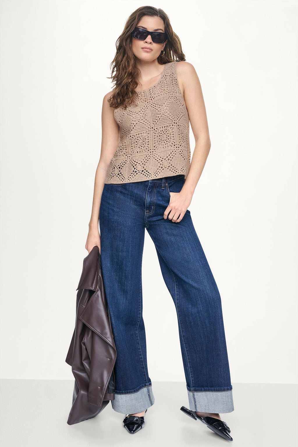 SLEEVELESS CROCHET SQUARE SWEATER