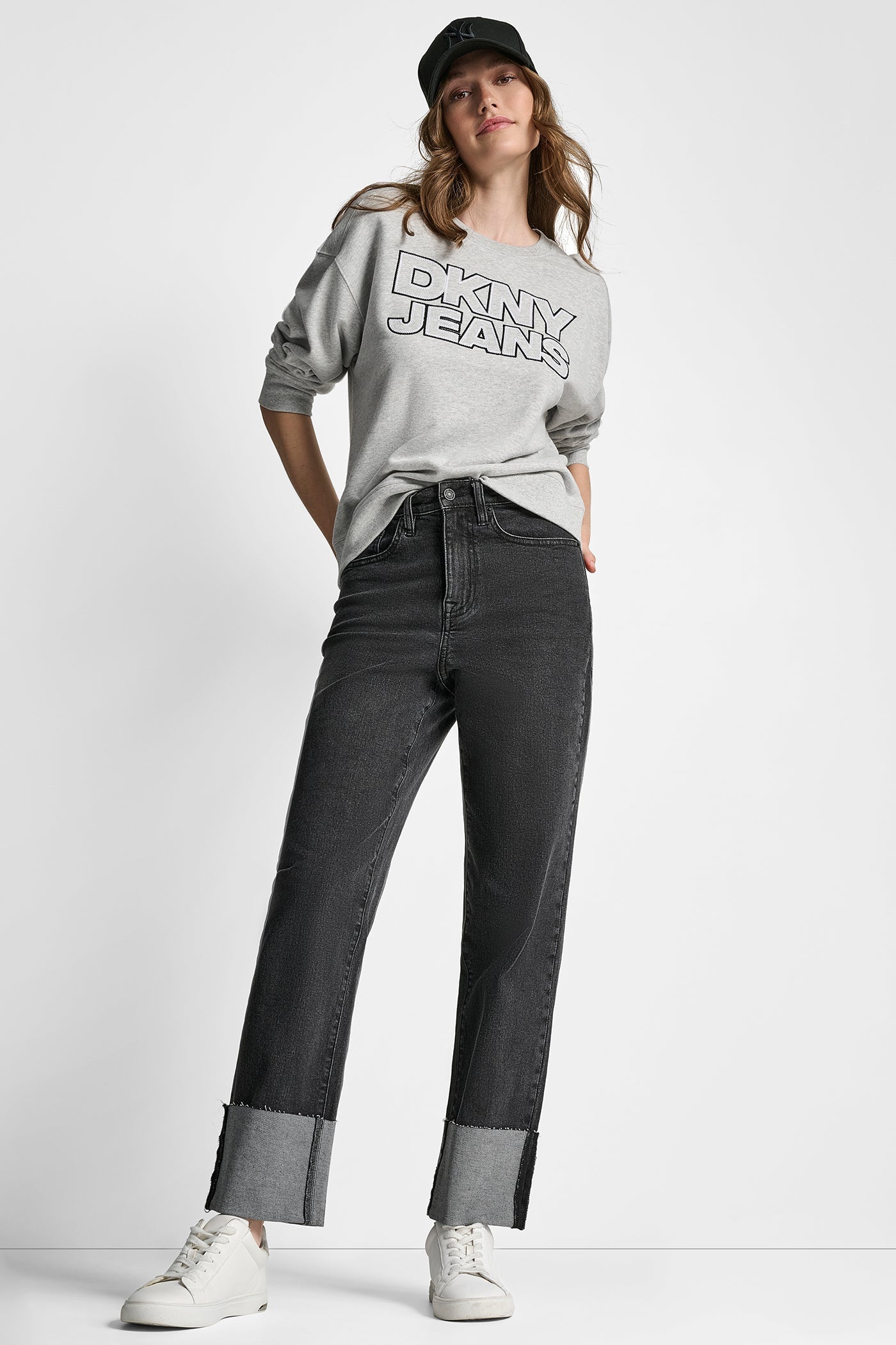 DKNY JEANS CHAINSTITCH OUTLINE LOGO CREW NECK SWEATSHIRT