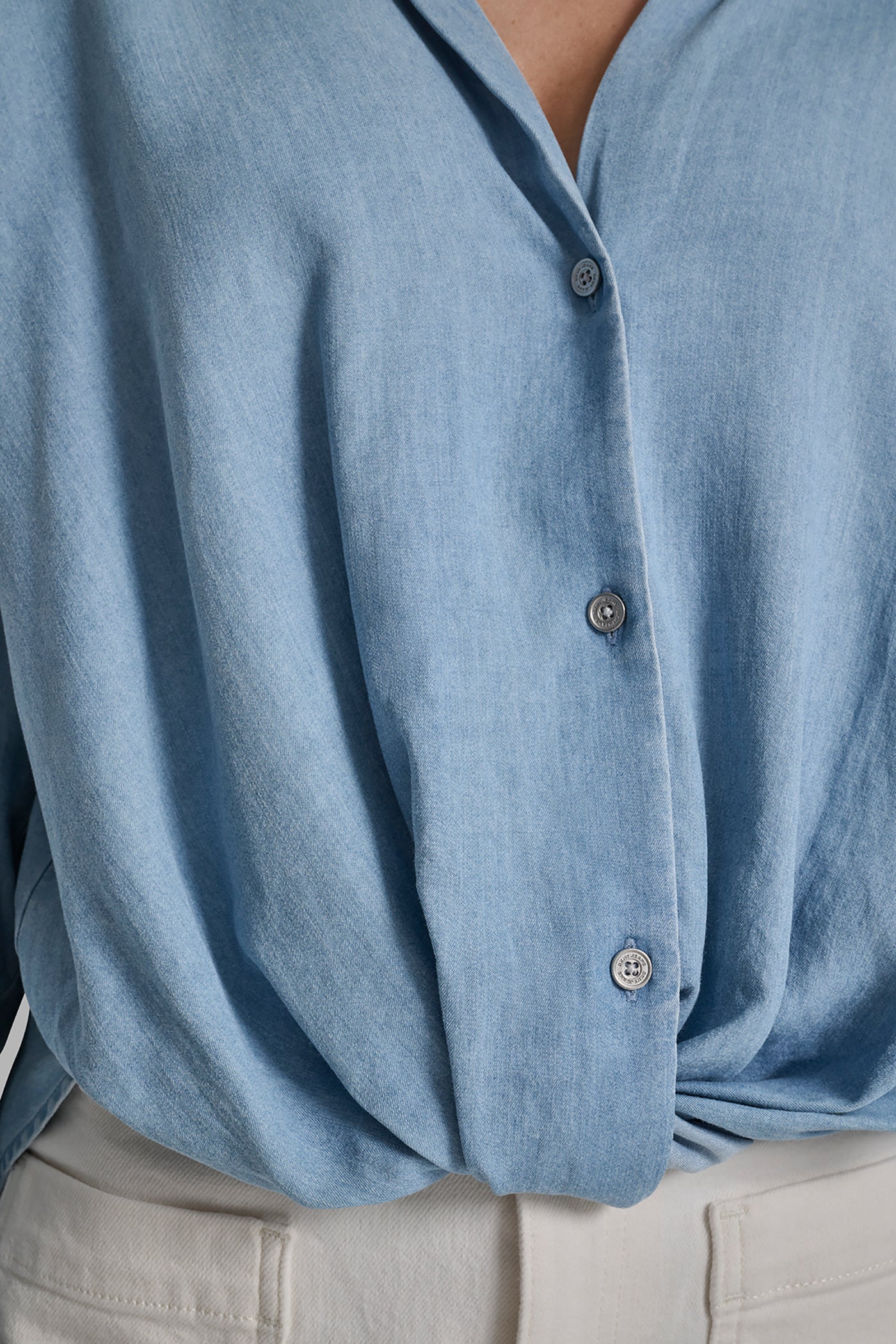 BUTTON-FRONT SHIRT WITH TWIST HEM