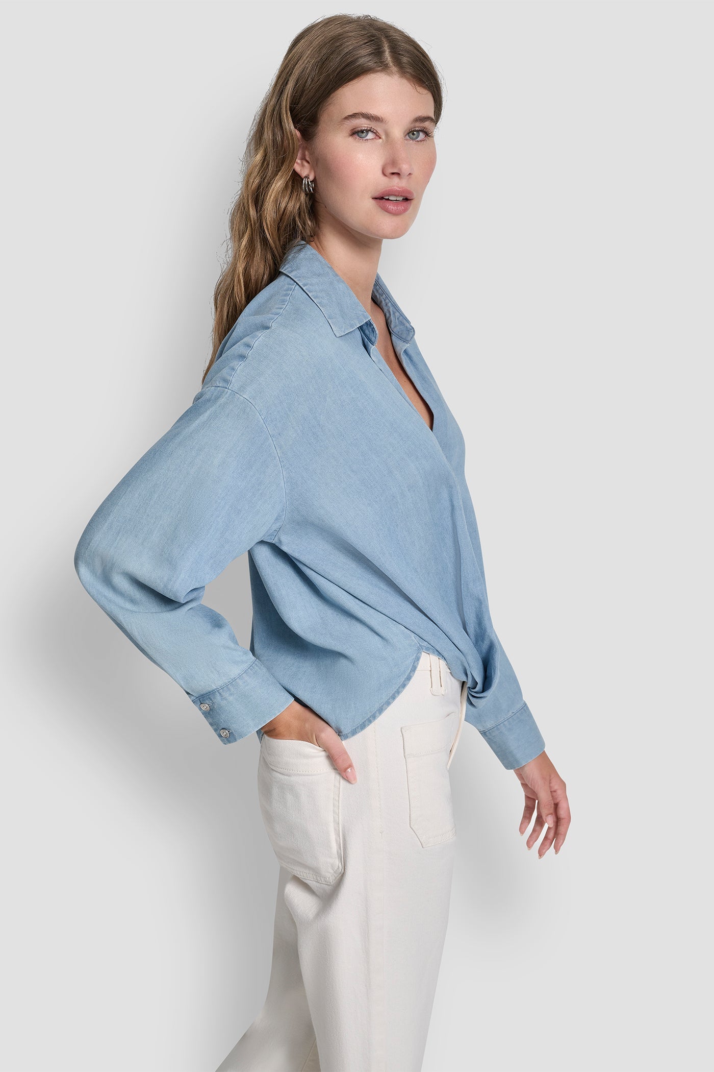 BUTTON-FRONT SHIRT WITH TWIST HEM
