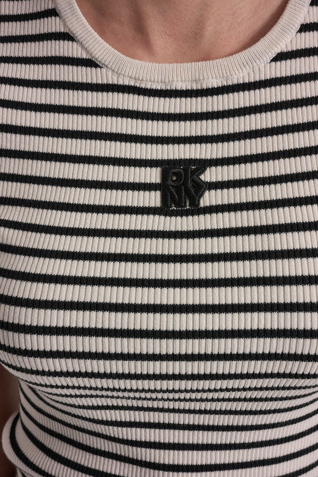 CREW NECK STRIPED TEE