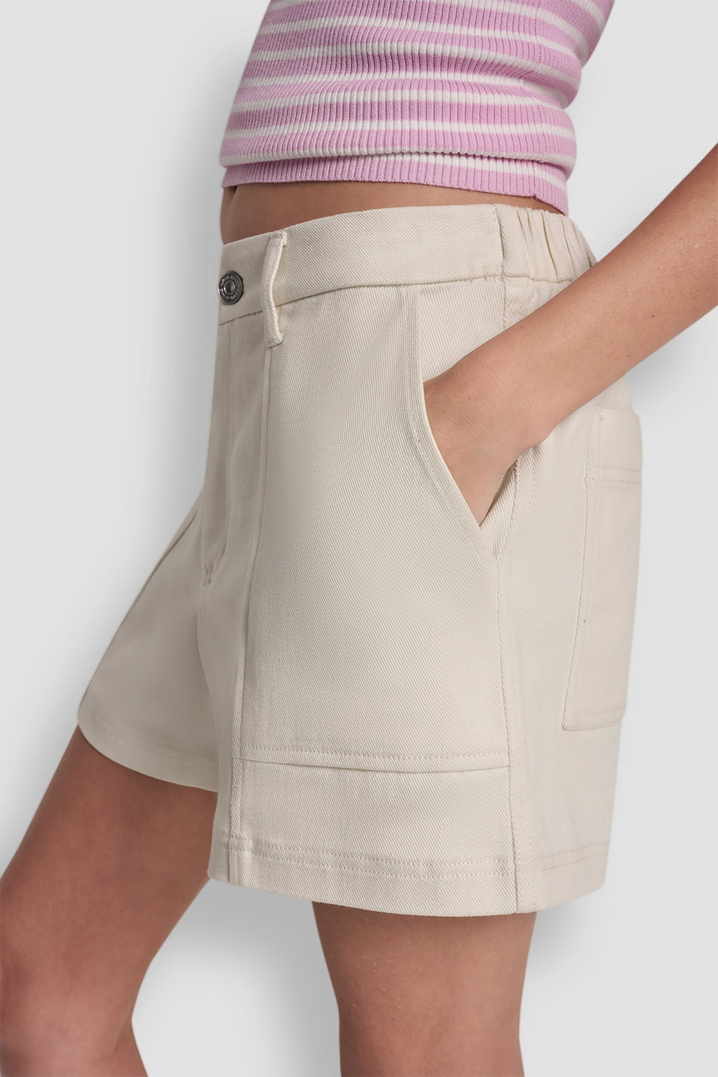 MID-RISE SHORT WITH PATCH POCKETS