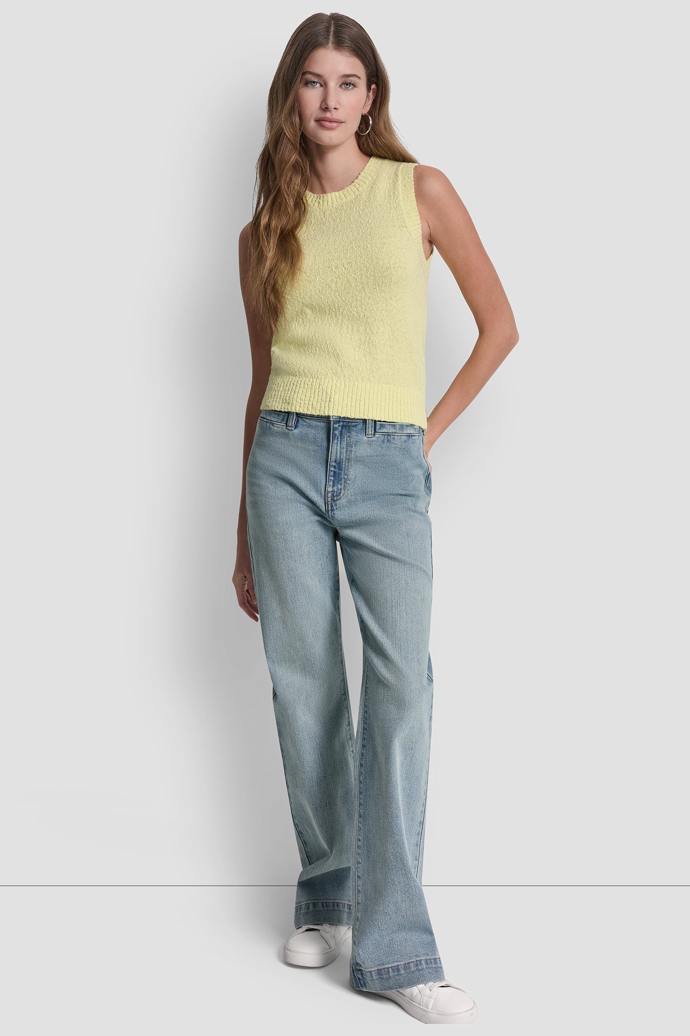 CREW NECK SLEEVELESS SWEATER