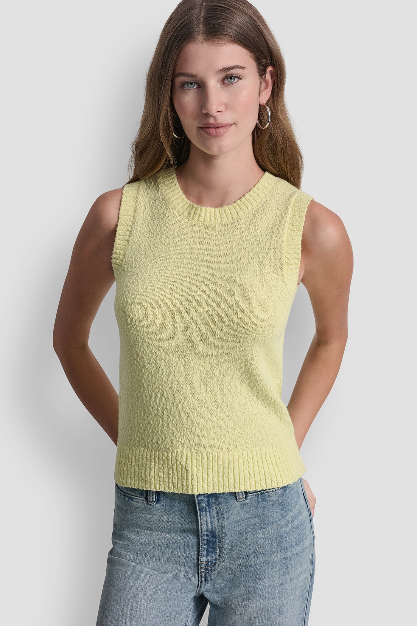 CREW NECK SLEEVELESS SWEATER