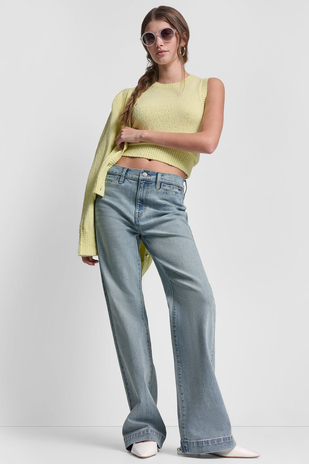 CREW NECK SLEEVELESS SWEATER