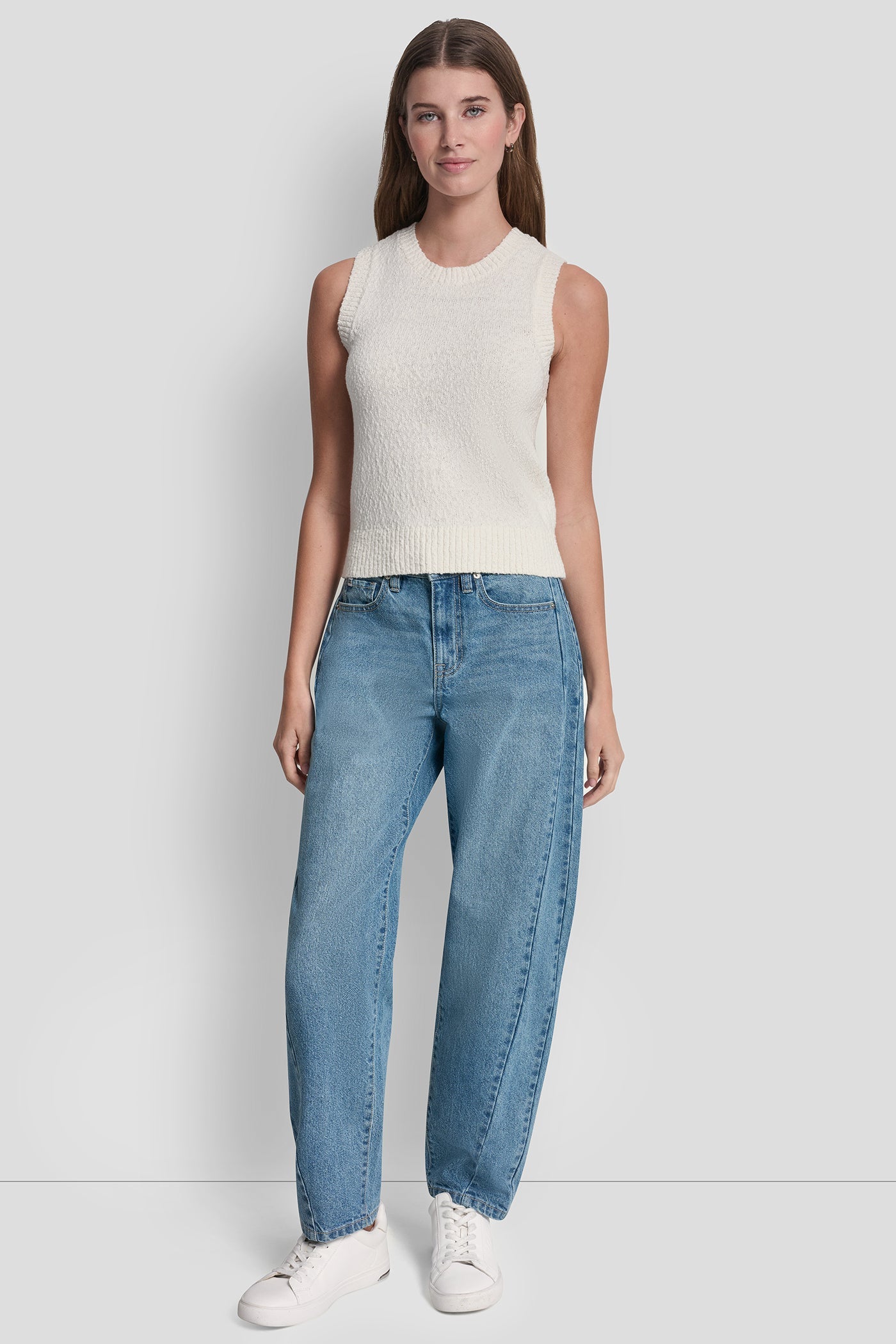 CREW NECK SLEEVELESS SWEATER