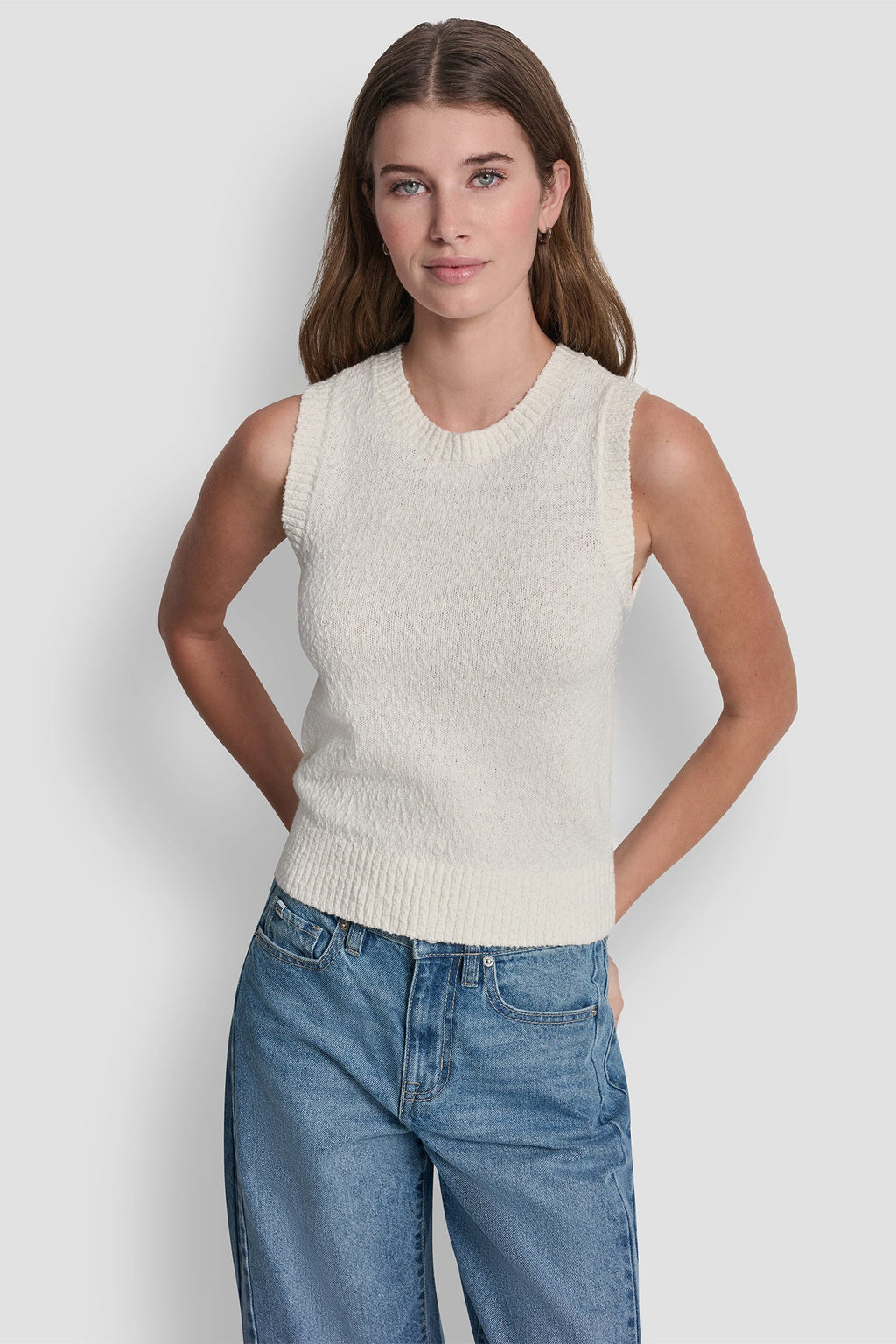 CREW NECK SLEEVELESS SWEATER