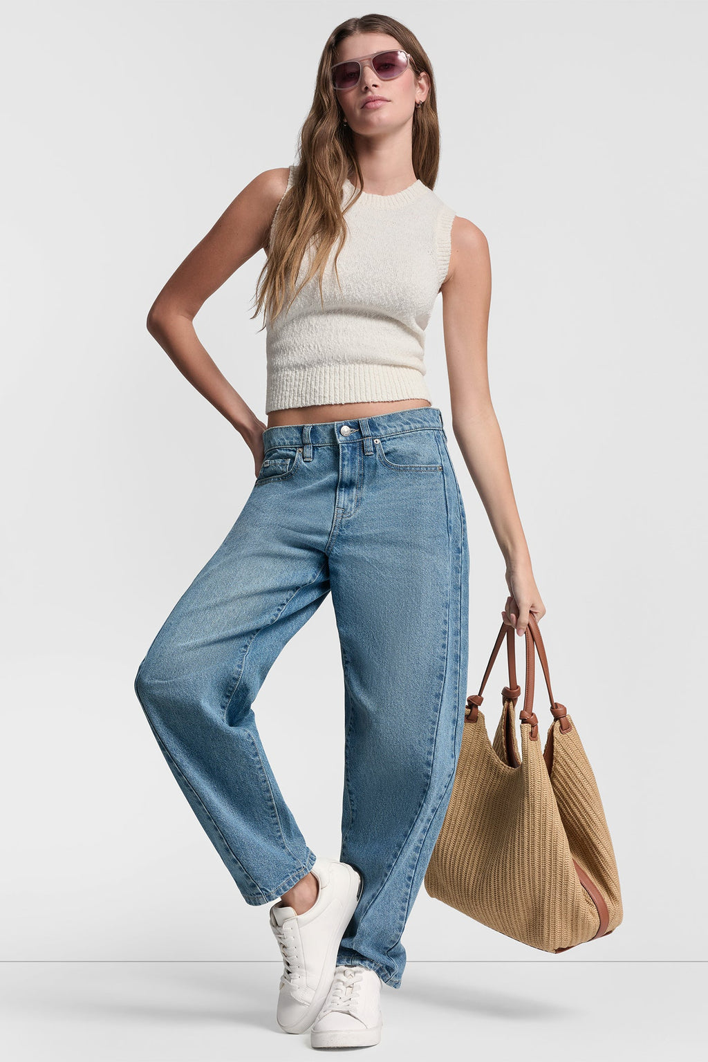 CREW NECK SLEEVELESS SWEATER
