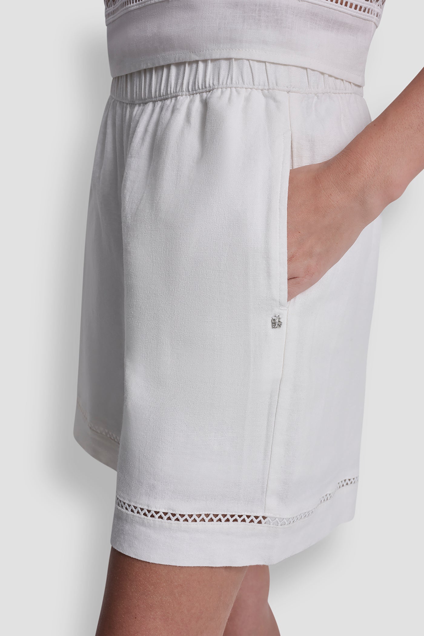 HIGH-RISE LINEN-BLEND SHORT