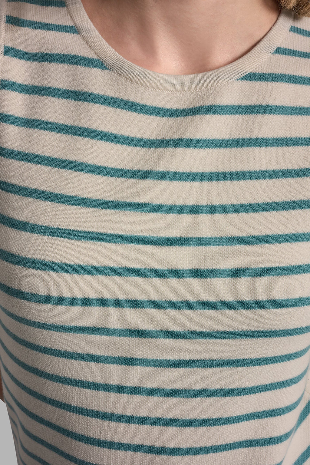 SLEEVELESS STRIPED SWEATER