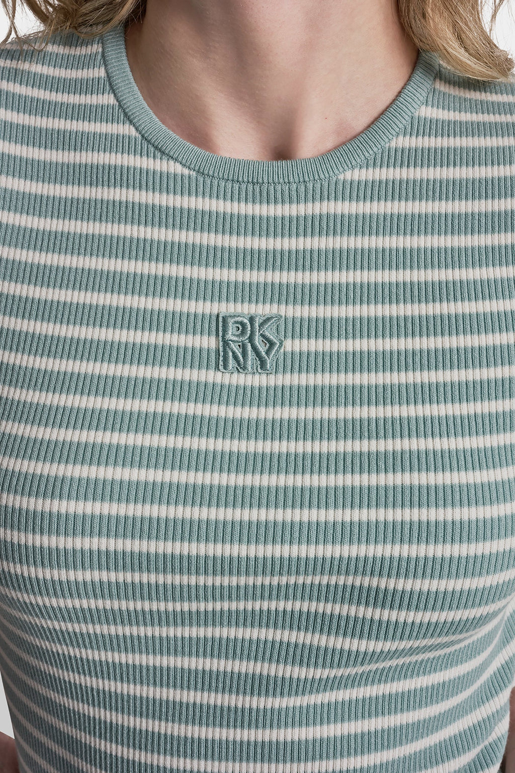 CREW NECK STRIPED TEE