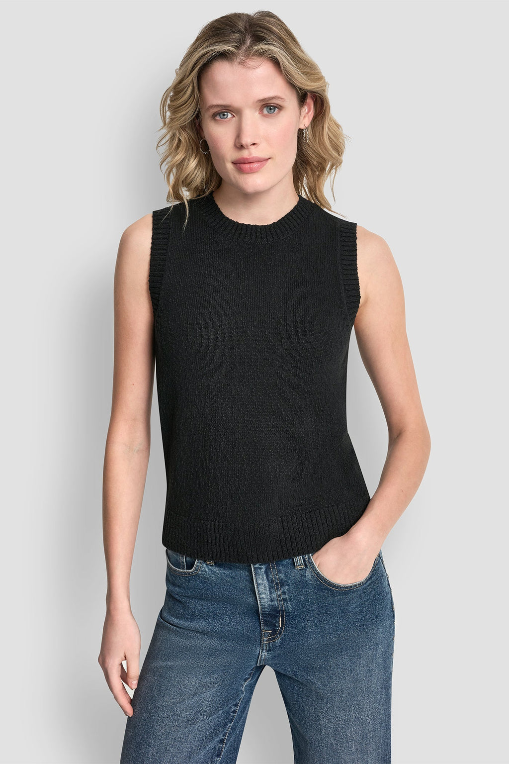 CREW NECK SLEEVELESS SWEATER