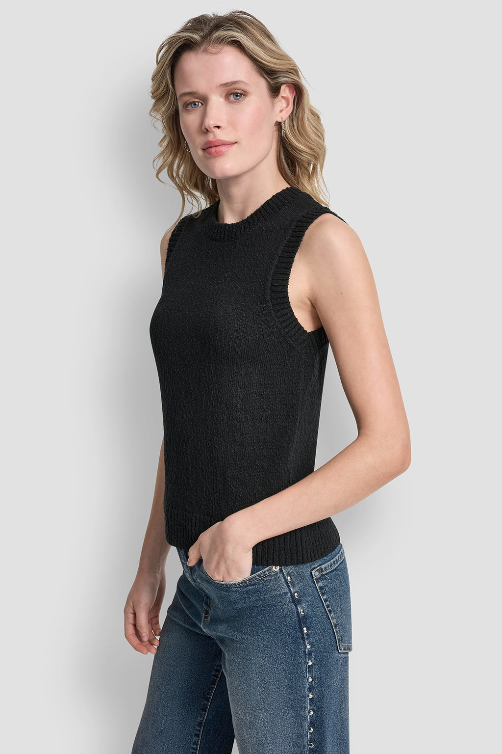 CREW NECK SLEEVELESS SWEATER