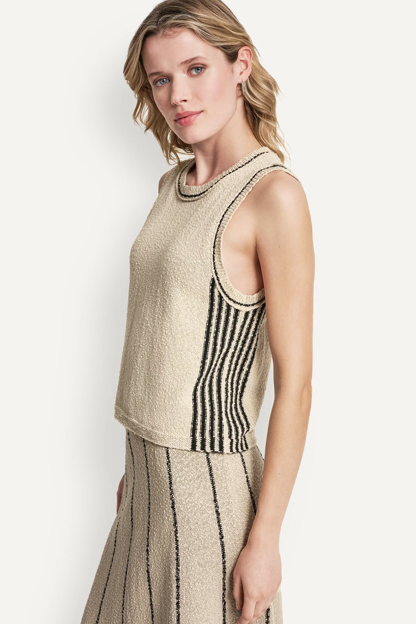 SLEEVELESS SWEATER WITH STRIPED DETAIL